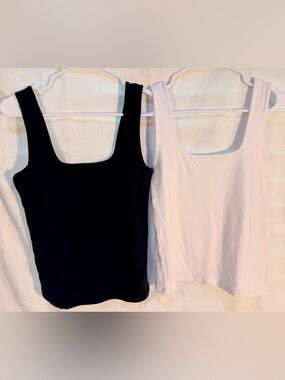 NWOT Abercrombie & Fitch Black and White Scoop Neck Tank Set M T0036